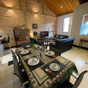 Villa Casa Inteira Wifi 300mb Privada 6 Hóspedes, São Paulo